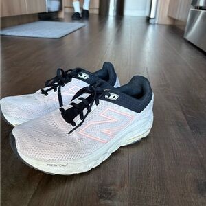 New Balance 860s Womens Running Shoes- WIDE FIT